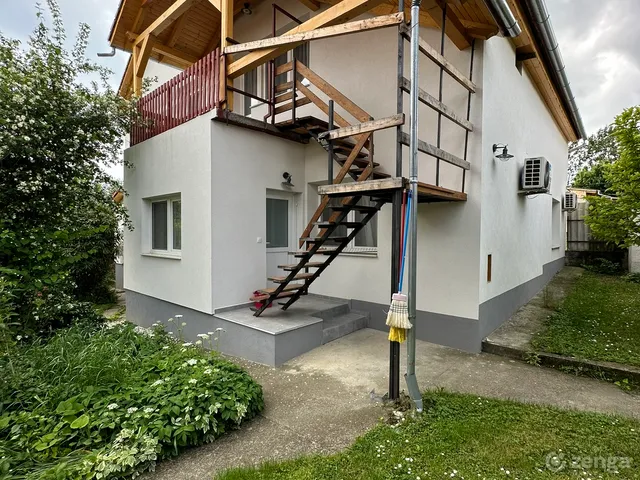Eladó ház Tamási 250 nm