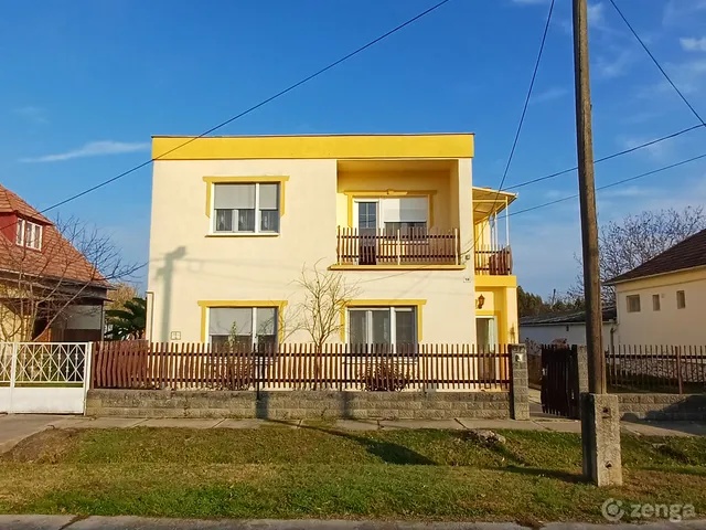 Eladó ház Bátaszék 170 nm