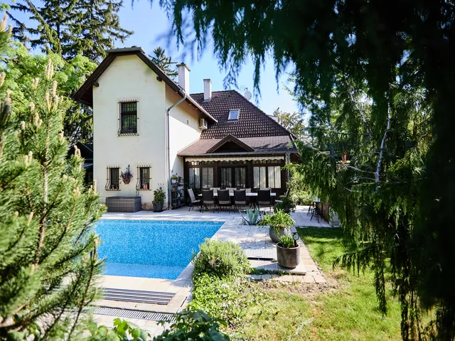 Eladó ház Sopron, Fenyves sor 302 nm