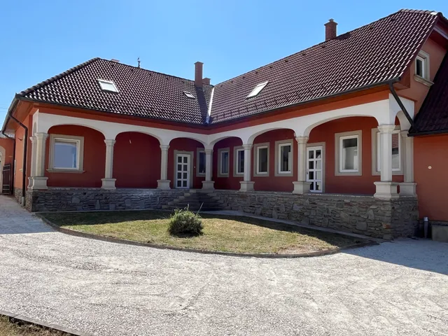 Eladó ház Lövő 231 nm