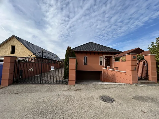 Eladó ház Kópháza 417 nm