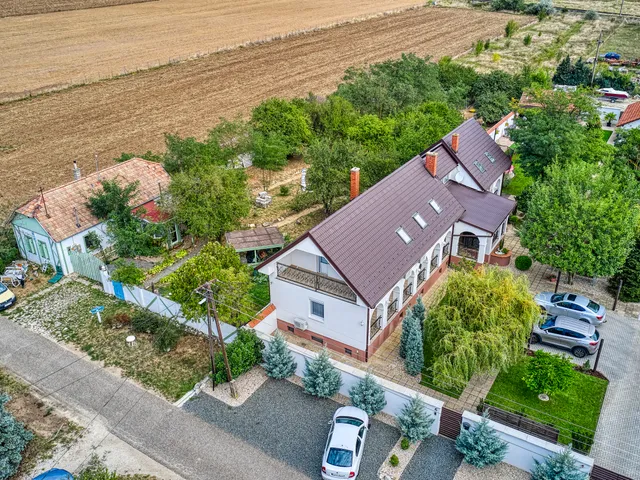 Eladó ház Fertőszéplak 375 nm