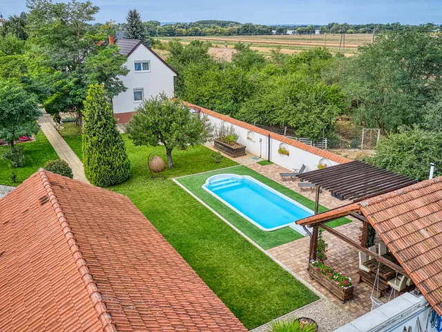 Eladó ház Fertőszéplak 375 nm