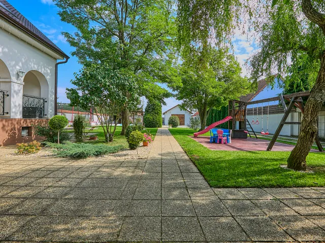 Eladó ház Fertőszéplak 375 nm