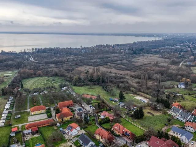 Eladó kereskedelmi és ipari ingatlan Gyenesdiás 2300 nm