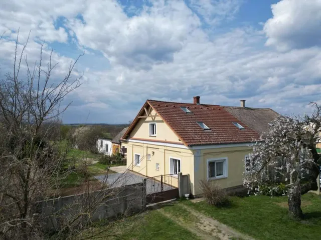 Eladó ház Szakony 160 nm