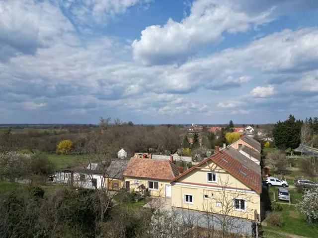 Eladó ház Szakony 160 nm