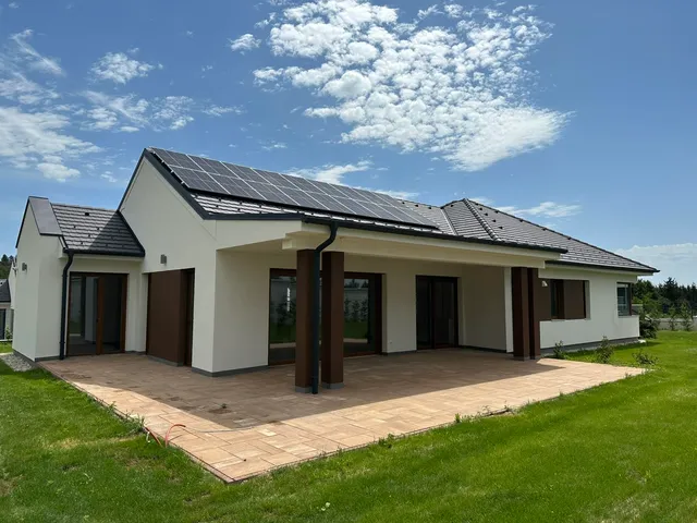 Eladó ház Cserszegtomaj, Gagarin utca  200 nm