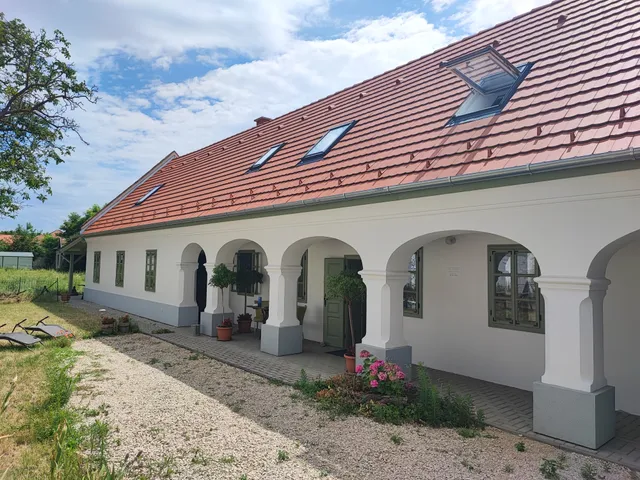 Eladó ház Hegykő 220 nm