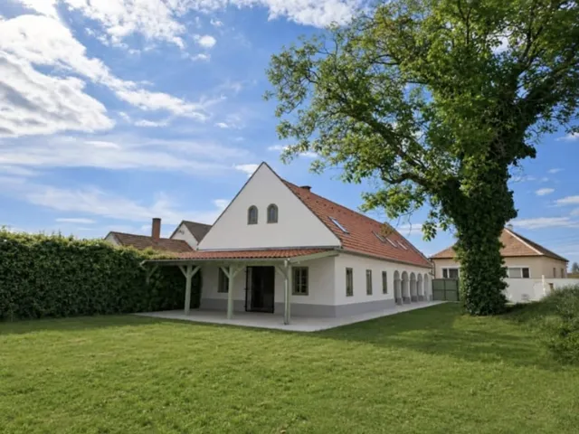Eladó ház Hegykő 220 nm