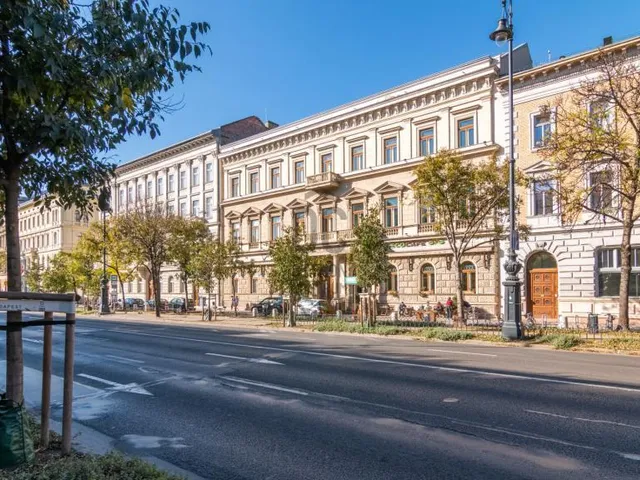 Eladó kereskedelmi és ipari ingatlan Budapest VI. kerület, Diplomatanegyed 87 nm