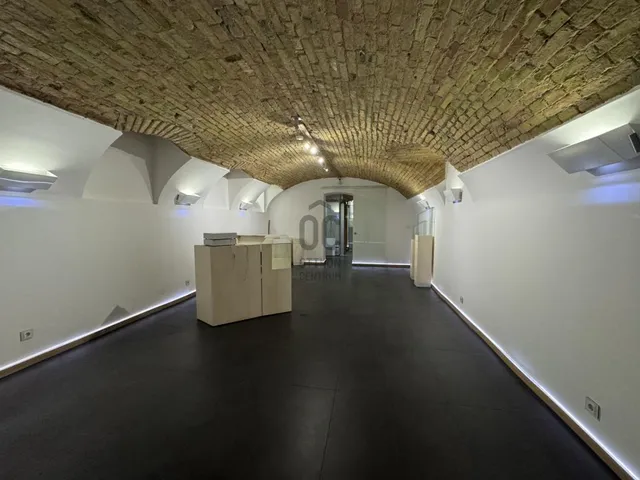 Eladó kereskedelmi és ipari ingatlan Budapest IX. kerület, Belső Ferencváros 125 nm