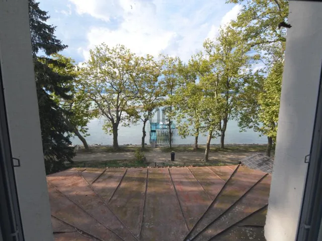 Eladó kereskedelmi és ipari ingatlan Balatonföldvár 339 nm