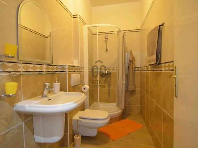 Eladó kereskedelmi és ipari ingatlan Balatonföldvár 339 nm