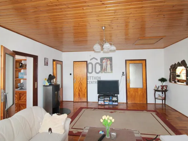 Eladó ház Pécel 180 nm