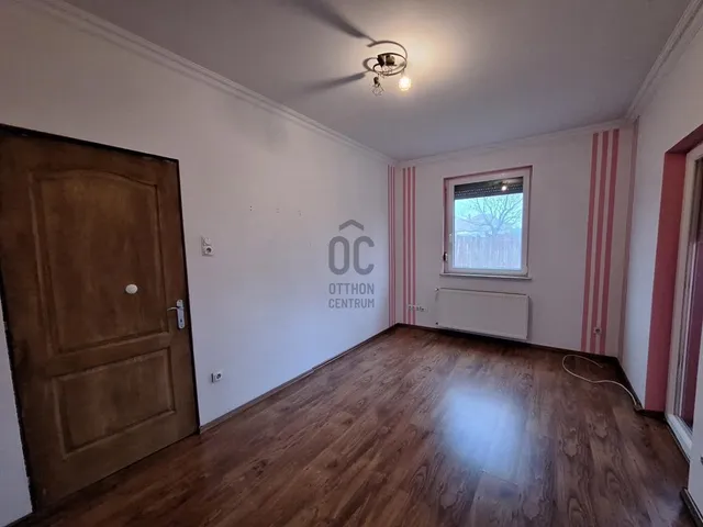 Eladó ház Üllő 280 nm
