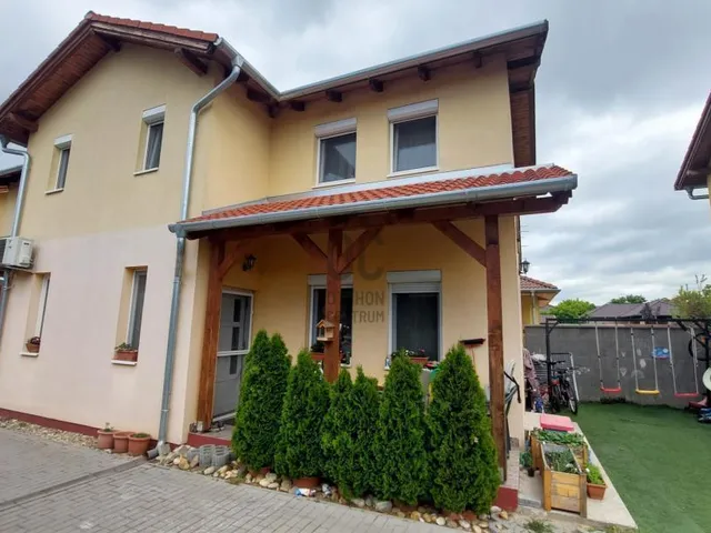 Eladó ház Üllő 72 nm