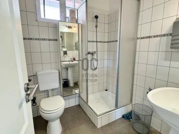Kiadó kereskedelmi és ipari ingatlan Budapest XVI. kerület, Árpádföld 132 nm
