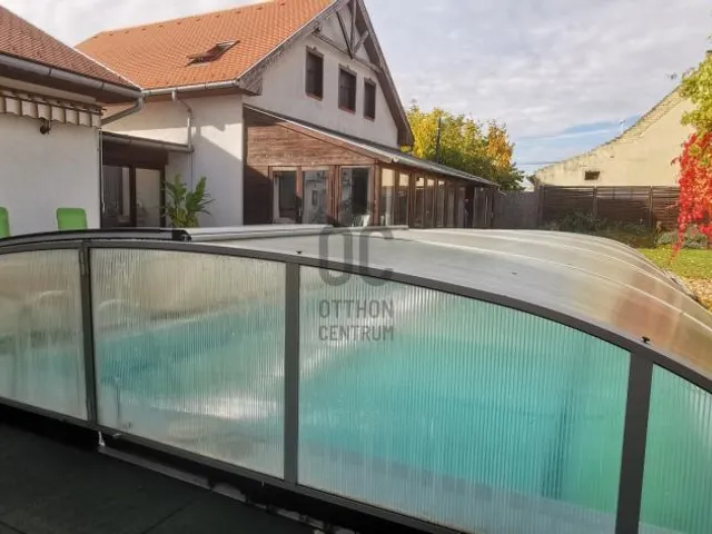 Eladó ház Taksony 225 nm