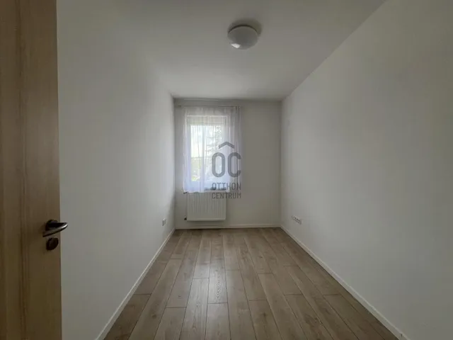 Eladó ház Budapest XVII. kerület, Akadémia-Újtelep 300 nm