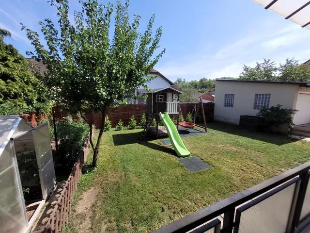 Eladó ház Budapest XVII. kerület, Akadémia-Újtelep 300 nm