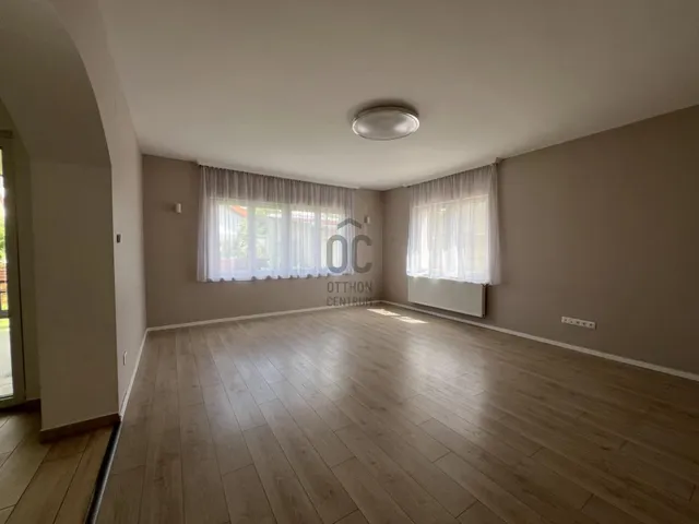 Eladó ház Budapest XVII. kerület, Akadémia-Újtelep 300 nm