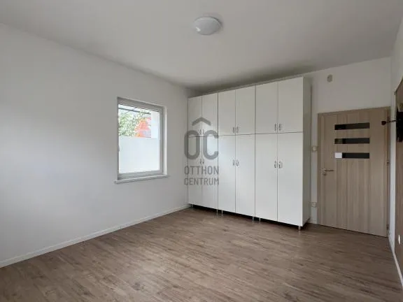 Eladó ház Budapest XVII. kerület, Akadémia-Újtelep 300 nm