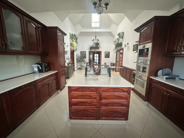 Eladó lakás Budapest XVI. kerület, Rákosszentmihály 136 nm