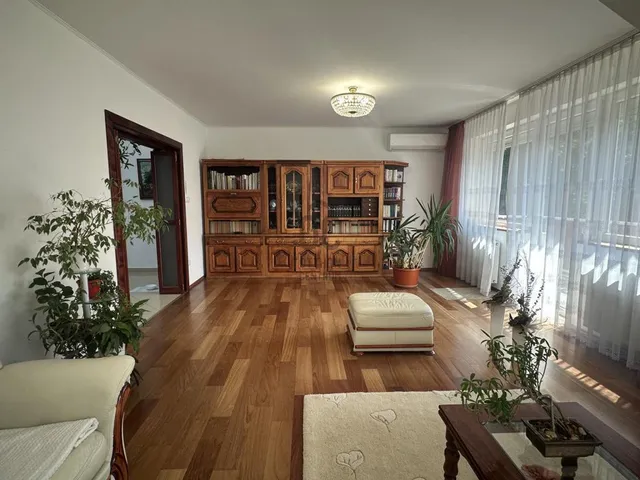 Eladó lakás Budapest XVI. kerület, Rákosszentmihály 136 nm