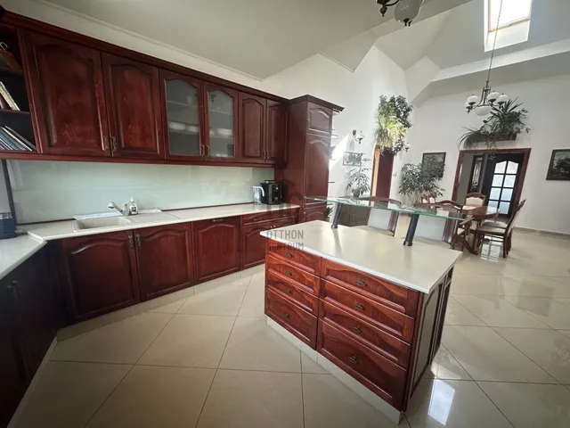 Eladó lakás Budapest XVI. kerület, Rákosszentmihály 136 nm