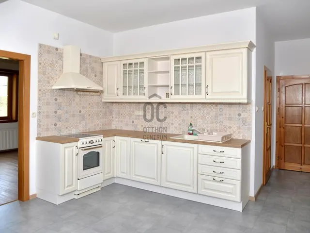 Eladó ház Veresegyház, Csonkás 220 nm