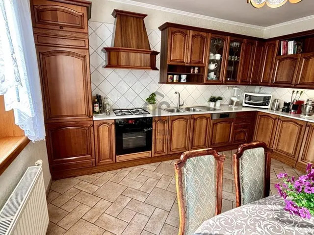 Eladó ház Veresegyház, Csonkás 220 nm