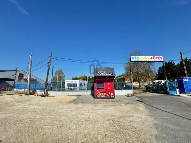 Eladó kereskedelmi és ipari ingatlan Budapest XVII. kerület, Felső-Rákoshegy 250 nm