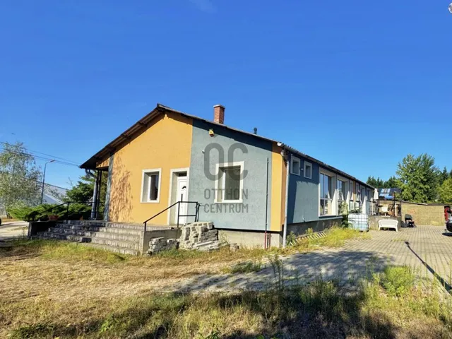 Eladó kereskedelmi és ipari ingatlan Budapest XVII. kerület, Felső-Rákoshegy 250 nm