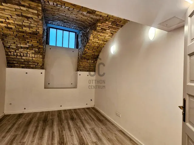 Eladó kereskedelmi és ipari ingatlan Budapest VI. kerület 252 nm