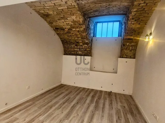 Eladó kereskedelmi és ipari ingatlan Budapest VI. kerület 252 nm