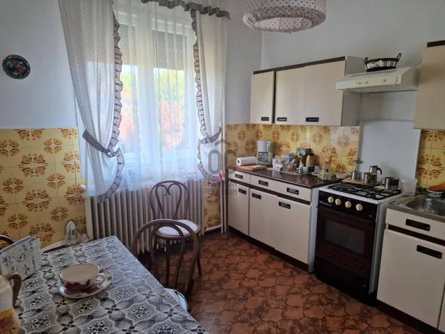 Eladó ház Üröm 100 nm