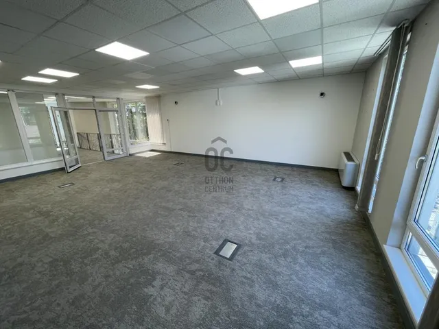 Eladó kereskedelmi és ipari ingatlan Budapest XVI. kerület, Cinkota 720 nm