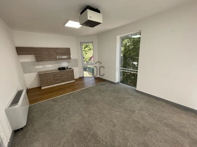 Eladó kereskedelmi és ipari ingatlan Budapest XVI. kerület, Cinkota 720 nm