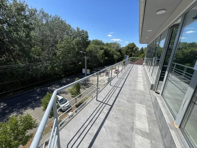 Eladó kereskedelmi és ipari ingatlan Budapest XVI. kerület, Cinkota 720 nm