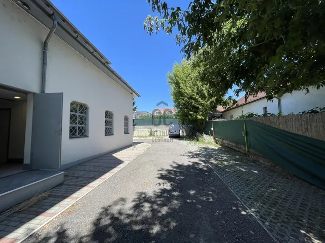 Eladó kereskedelmi és ipari ingatlan Budapest XVI. kerület, Cinkota 720 nm