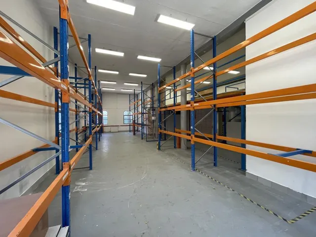 Eladó kereskedelmi és ipari ingatlan Budapest XVI. kerület, Cinkota 720 nm