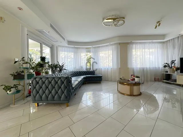 Eladó ház Budapest XIV. kerület, Alsórákos 389 nm