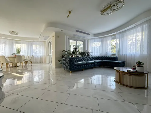 Eladó ház Budapest XIV. kerület, Alsórákos 389 nm