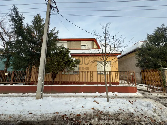 Eladó ház Budapest XV. kerület, Pestújhely 260 nm