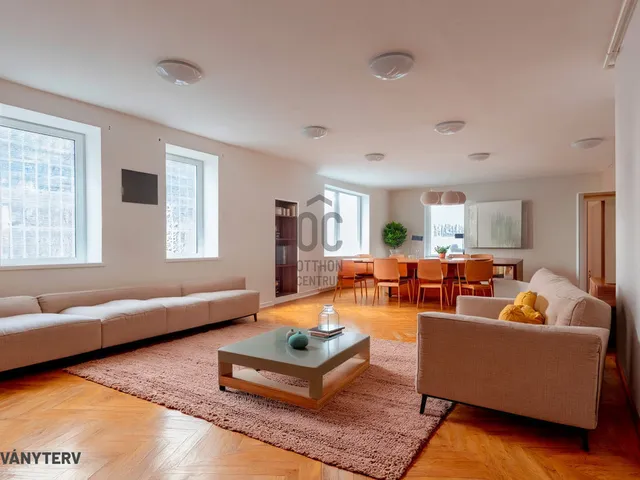 Eladó ház Budapest XV. kerület, Rákospalota 400 nm