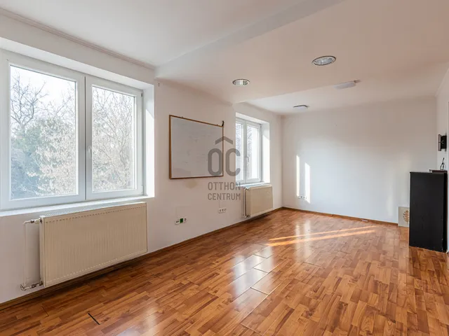 Eladó ház Budapest XV. kerület, Rákospalota 400 nm