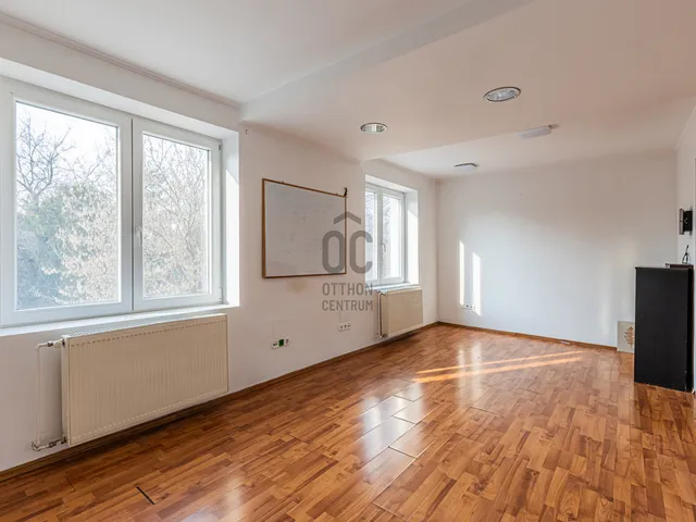 Eladó ház Budapest XV. kerület, Rákospalota 400 nm