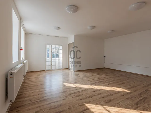 Eladó ház Budapest XV. kerület, Rákospalota 400 nm