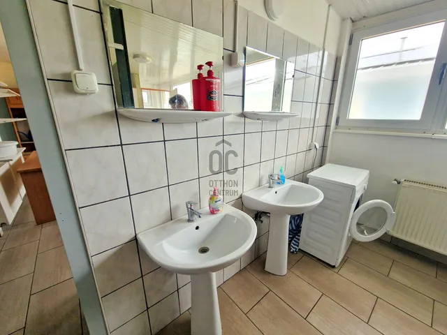 Eladó kereskedelmi és ipari ingatlan Budapest IX. kerület, Gubacsidűlő 2565 nm